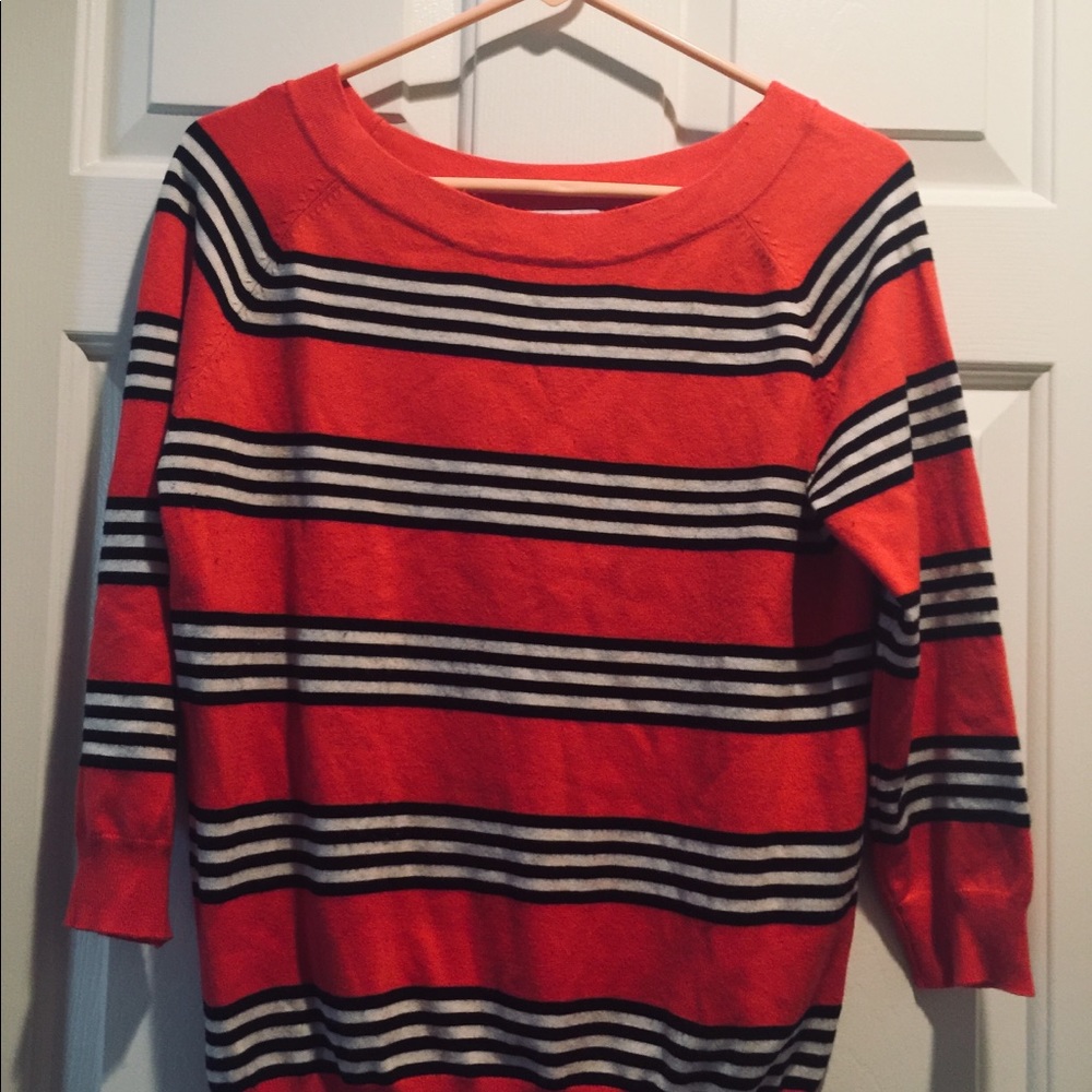 Black an white pok a dot sweater